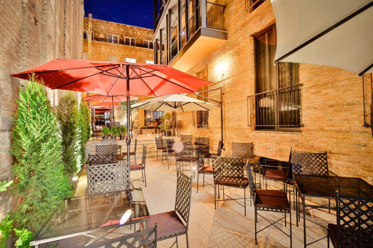 Hotel Tuta Tbilisi Buitenkant foto