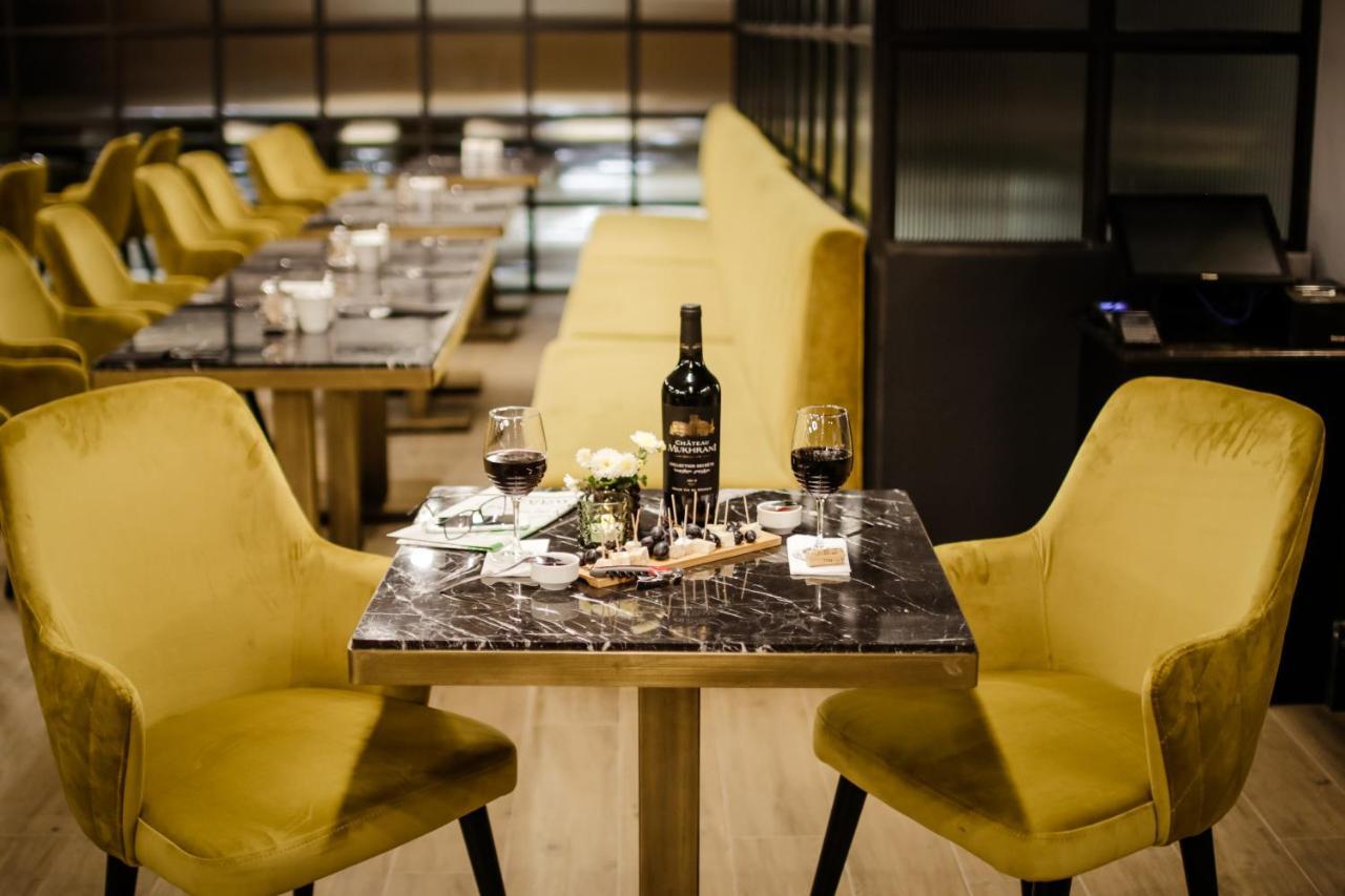 Hotel Tuta Tbilisi Buitenkant foto